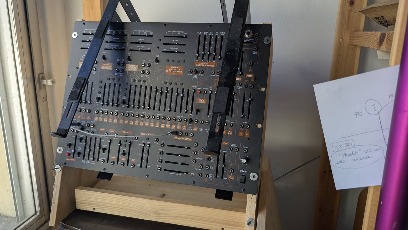 Behringer 2600