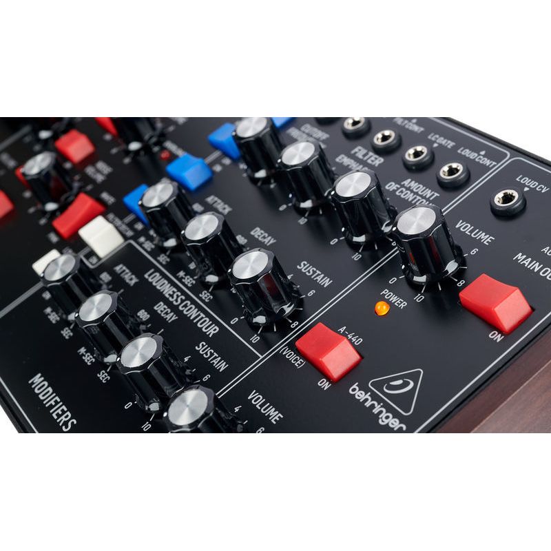 Behringer Model D