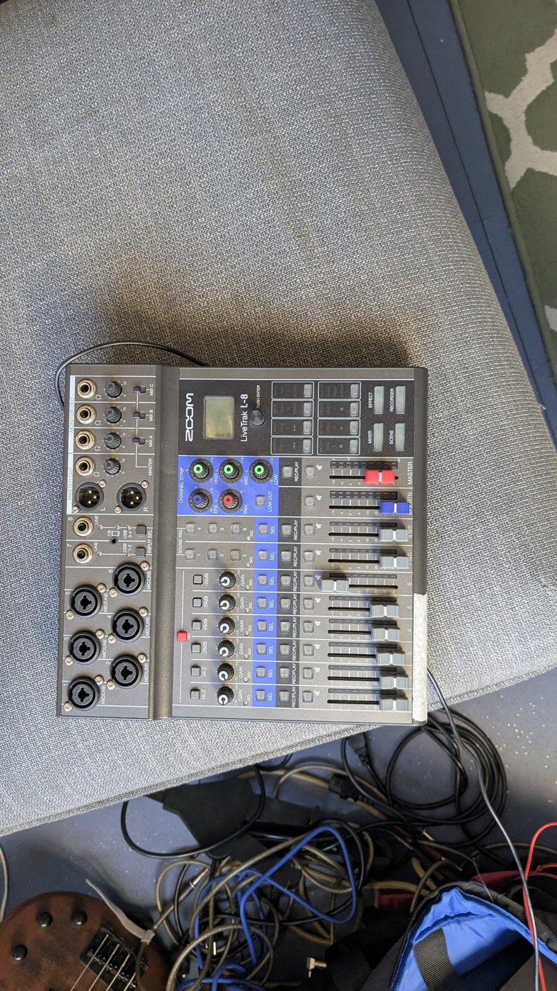 Zoom LiveTrak L-8